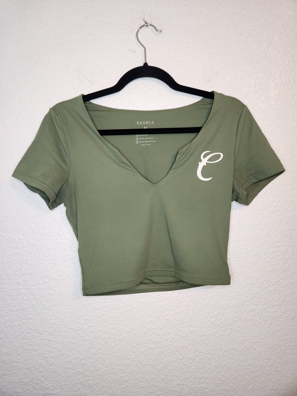 REORIA Olive Green V-Neck Crop Top Size M
